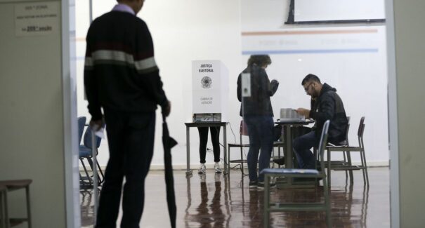 Entenda o que pode e o que não pode levar e fazer na hora de ir votar