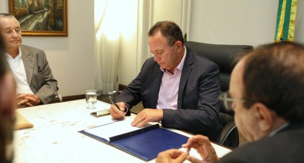 Carlos Brandão assina decreto ambiental com objetivo de gerar mais renda à população