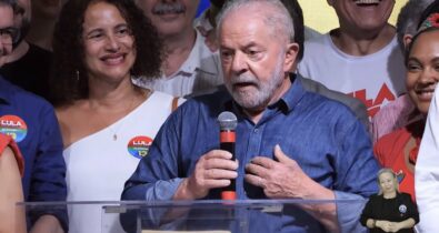 Lula fala em missão de combater a miséria no primeiro discurso pós-eleições