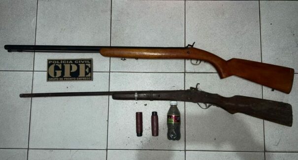 Homem preso com arma de fogo é suspeito do crime de homicídio qualificado