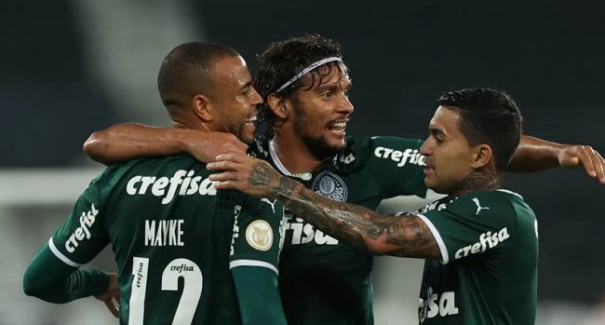 Palmeiras vence o Botafogo de virada e aumenta vantagem na liderança do Brasileirão