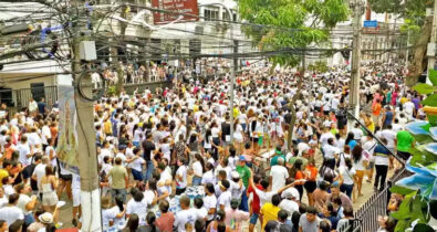Multidão acompanha o Círio de Nazaré, em Belém do Pará