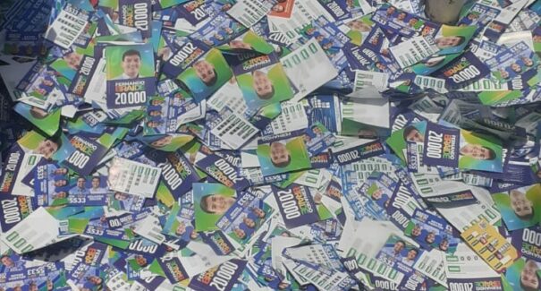 Ruas de São Luís ficam lotadas de “santinhos” neste domingo (2)