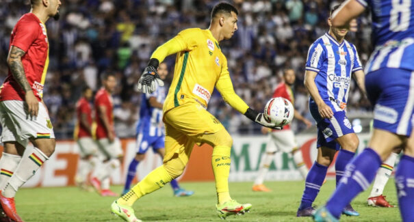 Sampaio joga mal, mas arranca empate com o CSA em Maceió