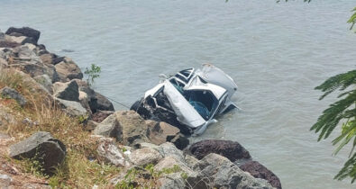 Em São Luís, veículo cai no Rio Anil após motorista perder controle da direção