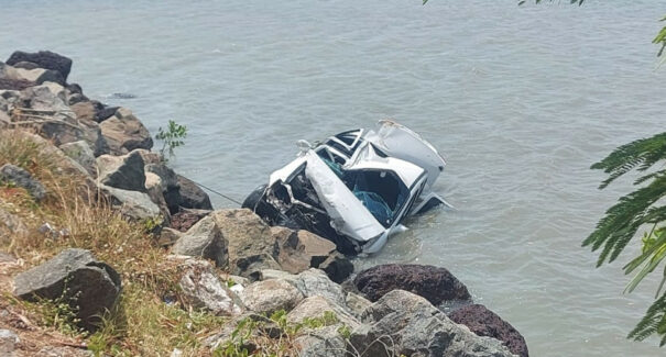 Em São Luís, veículo cai no Rio Anil após motorista perder controle da direção
