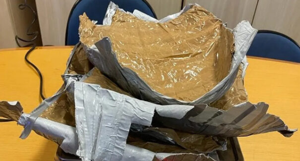Homem é preso no aeroporto de São Luís com quase 7 kg de cocaína presa ao corpo