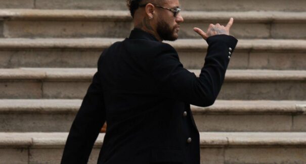 Acusações de corrupção e fraude contra Neymar são retiradas por Promotoria Espanhola