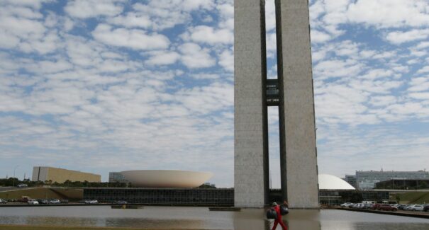 Discursos em defesa da democracia marcam novo ano do Congresso