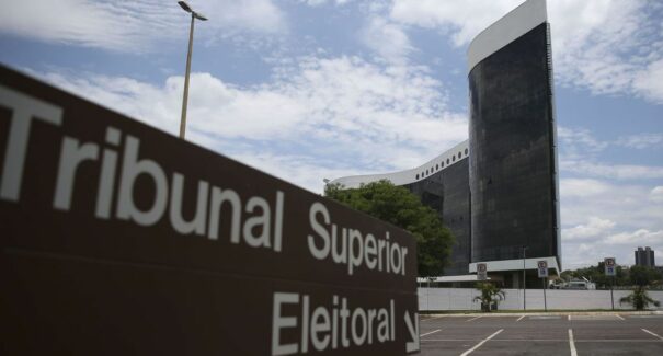 Checadores do TSE vão identificar fake news enviadas por eleitores