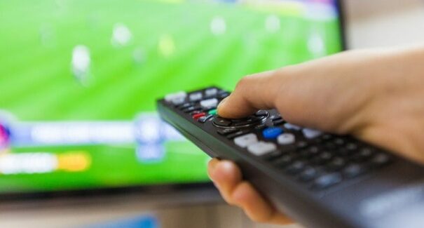 Veja dicas e cuidados com instalações elétricas para assistir aos jogos com segurança