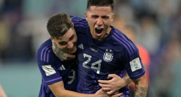 Argentina vence Polônia por 2 x 0 e avança às oitavas de final em primeiro lugar