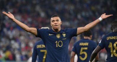 Mbappé decide contra Dinamarca e França garante a classificação