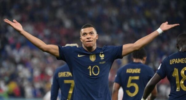 Mbappé decide contra Dinamarca e França garante a classificação