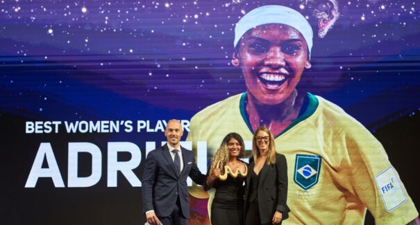 Maranhense Adriele é eleita a melhor jogadora de Beach Soccer do mundo