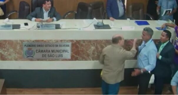 Câmara de São Luís: vereadores batem boca após ausência de secretários