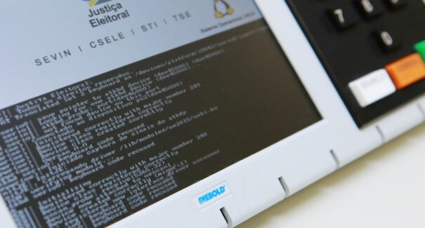 Ministério da Defesa entrega relatório sobre urnas eletrônicas ao TSE