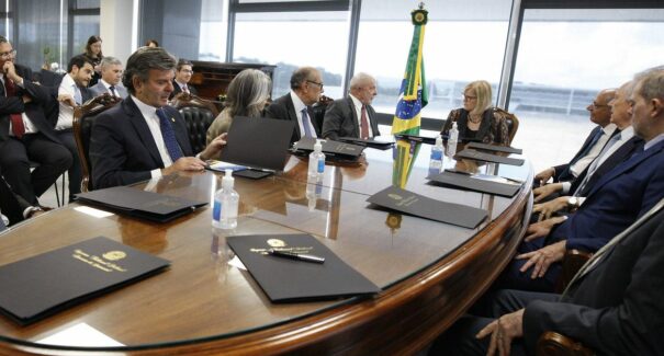 Lula se reúne pela primeira vez com ministros do STF após eleição