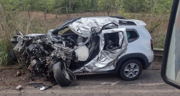Grave acidente na BR-222 deixa três pessoas mortas e uma ferida