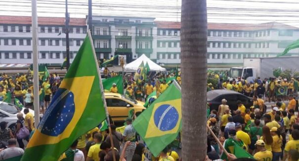 Comandantes militares condenam restrições a direitos de manifestantes