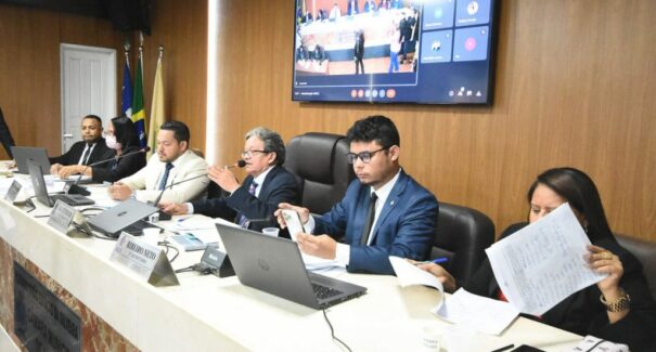 Em São Luís, parlamentares derrubam 17 vetos na Câmara