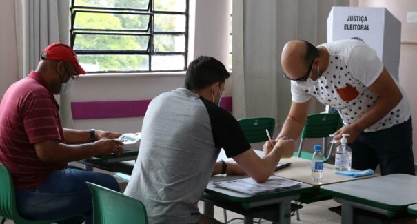 Mesário pode justificar ausência no segundo turno até esta terça-feira (29)