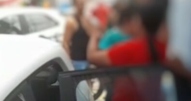Populares resgatam criança trancada dentro de carro em São Luís
