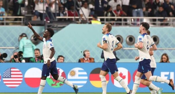 Inglaterra ganha do Irã na estreia da Copa do Mundo