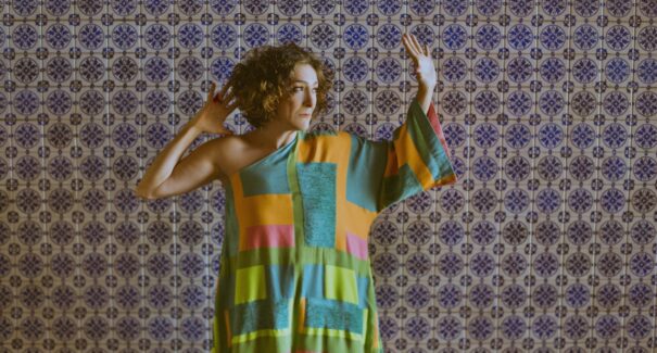Cantora Patricia Ahmaral lança tributo inédito ao poeta piauiense Torquato Neto