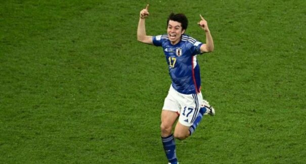 Japão surpreende Espanha e se garante nas oitavas da Copa
