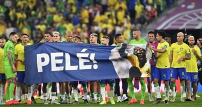 Jogadores do Brasil homenageiam Pelé após vitória sobre a Coreia do Sul