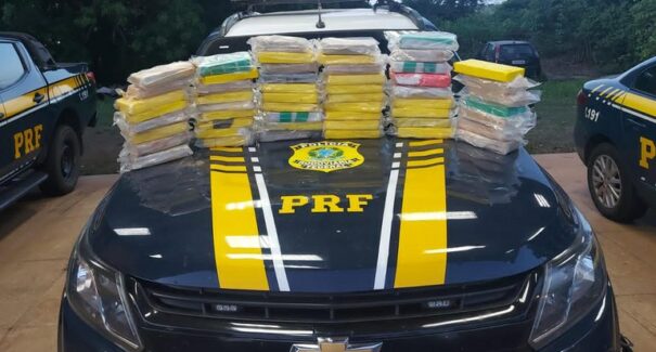 Veículo é apreendido transportando 54kg de droga, em Açailândia