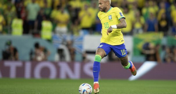 Pelé envia mensagem de apoio a Neymar após eliminação da Copa
