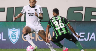 Botafogo vence (de novo) e complica o lanterna América-MG