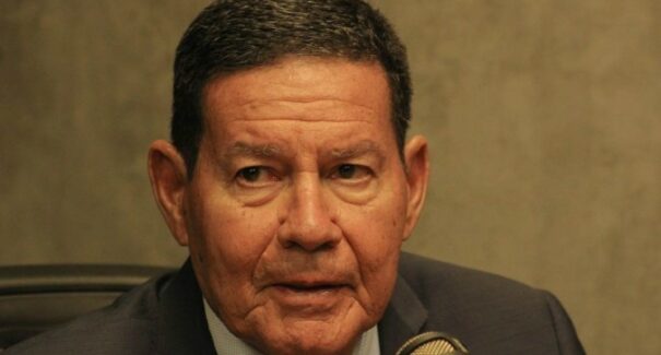 Mourão propõe PL para anistiar condenados do 8 de janeiro