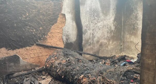 Vendedor morre carbonizado em incêndio dentro de casa, em Timon