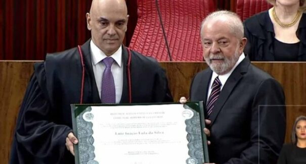 “Vocês ganharam esse diploma” diz Lula durante cerimônia no TSE
