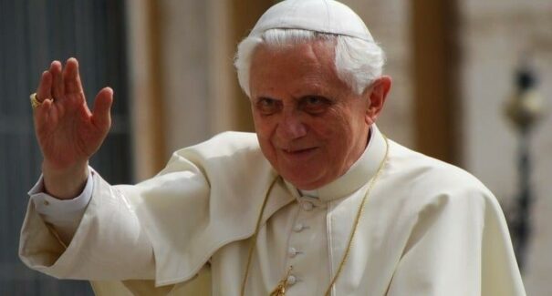 Papa emérito Bento XVI morre aos 95 anos, em Roma