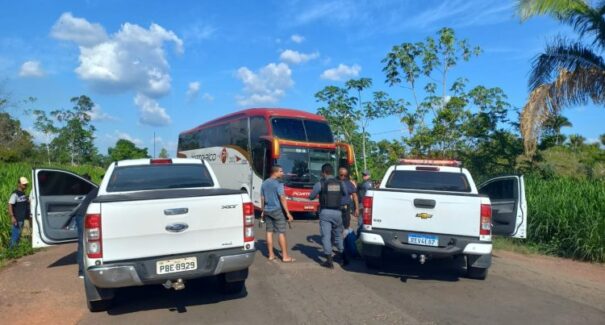 Homens armados são presos após tentativa de assalto a ônibus
