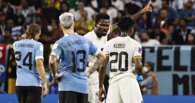 Uruguai vence Gana, mas as duas seleções são eliminadas da Copa