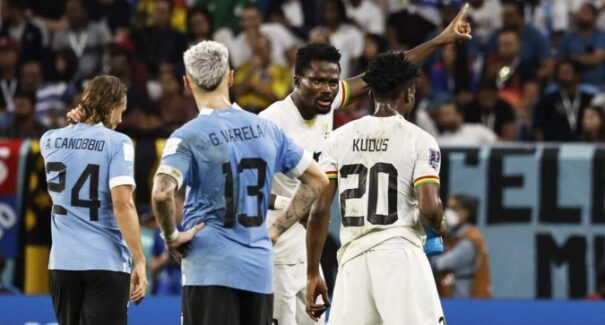 Uruguai vence Gana, mas as duas seleções são eliminadas da Copa