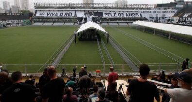 Velório de Pelé começa no estádio da Vila Belmiro