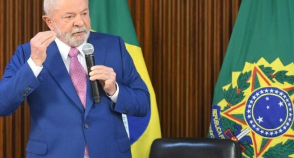 Governo Lula adota pronome neutro “todes” em eventos oficiais