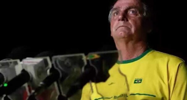 Bolsonaro é internado com fortes dores abdominais