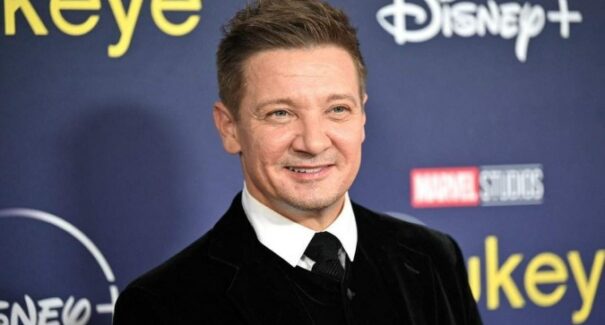 Jeremy Renner, ator que interpreta Gavião Arqueiro, sofre acidente; situação é crítica