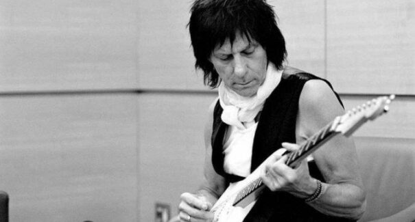 Morre, Jeff Beck, um dos maiores guitarristas do mundo, aos 78 anos