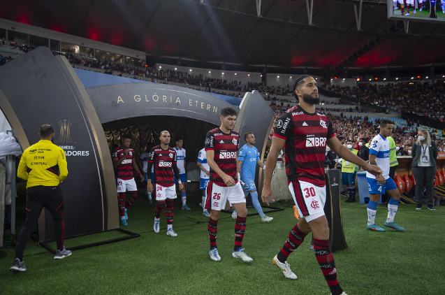 Flamengo e Palmeiras reacendem rivalidade em jogo decisivo