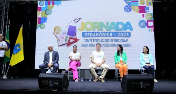 Braide anuncia reajuste de 15% para professores da rede municipal