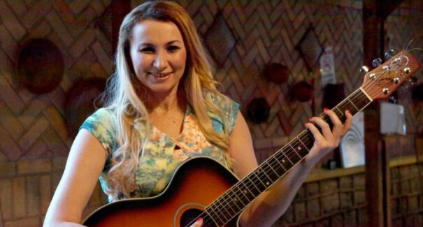 Cantora e compositora de forró, Rita de Cássia morre aos 50 anos
