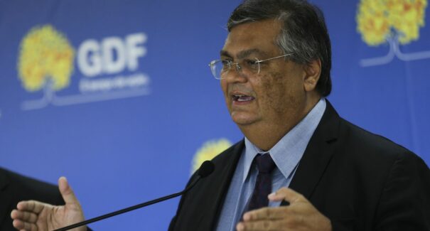 Dino manda investigar Bolsonaro por genocídio e omissão de socorro aos Yanomamis